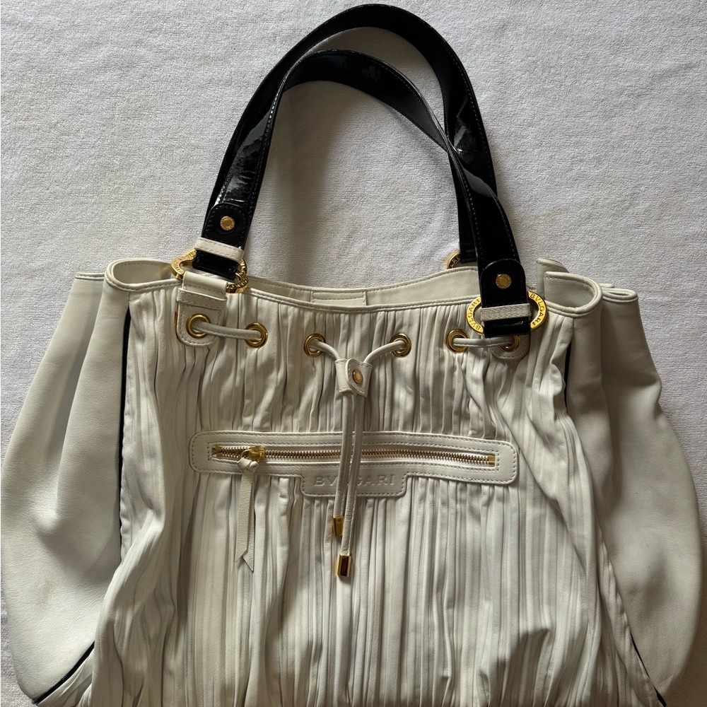 BVLGARI
Chandra leather shoulder bag.